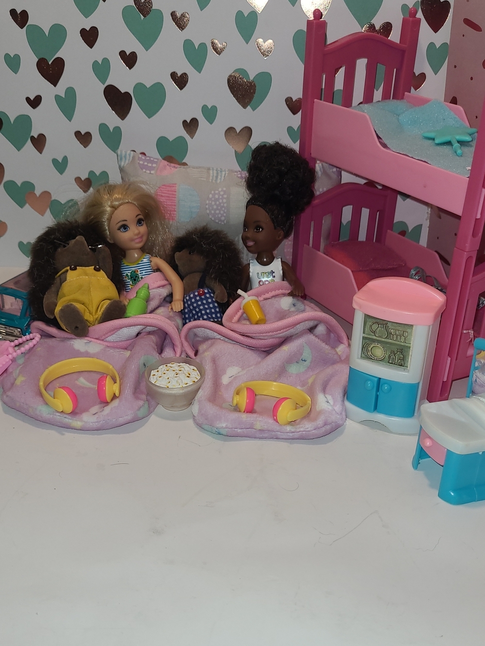Barbie Pink Bunk Bed Sleepover Set with Yellow Headphones